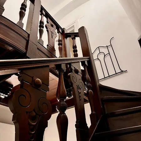 Into The Arc, Palace Of The Ambassadors, Coppede Lejlighed