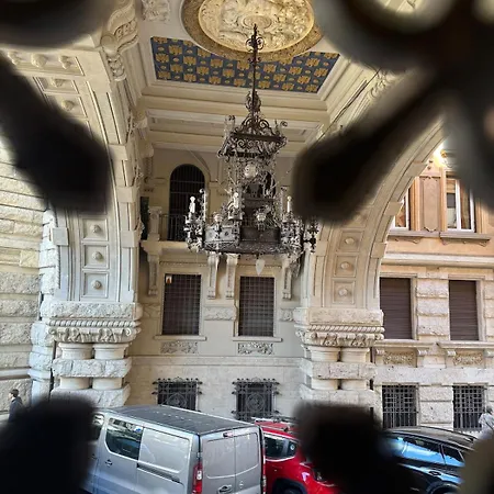 Into The Arc, Palace Of The Ambassadors, Coppede Lejlighed Rom